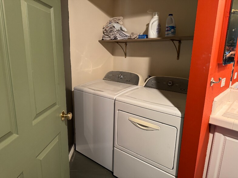 Building Photo - 70625 Granite Ln