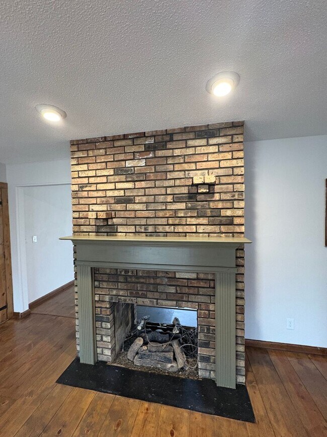 Building Photo - Updated Three Bedroom Single Family Home in Alexandria, Indiana