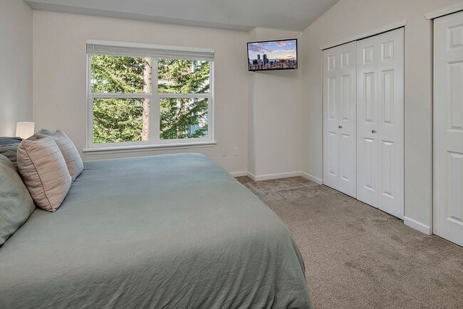 Building Photo - 3 Bed/ 2.75 Bath Townhome in Lynwood