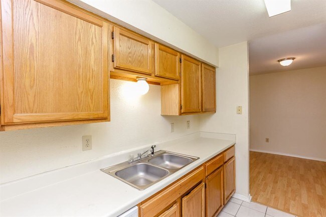 Building Photo - 9797 Leawood Blvd