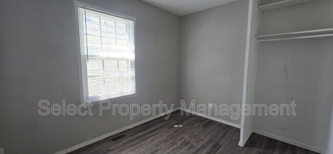 Building Photo - 4911 Hoagland Ave