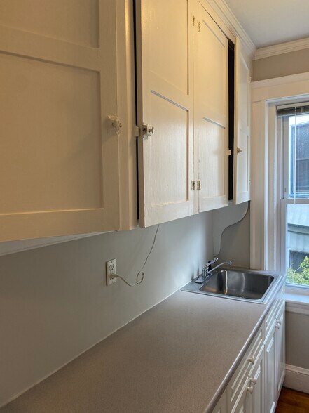 Building Photo - 11 Gray St