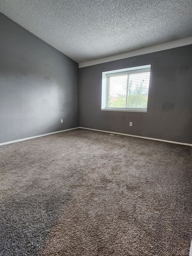 Building Photo - Wonderful townhome unit in Arvada! MOVE IN READY!!