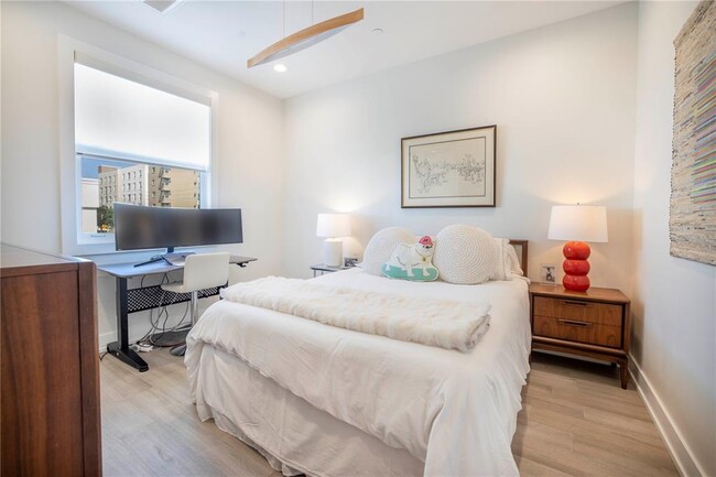 Building Photo - 536 4th Ave S