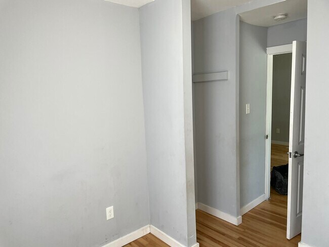 Building Photo - 1504 E Meyers Ave