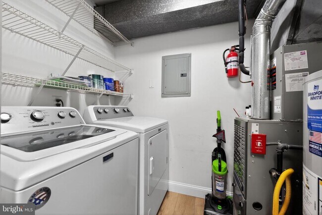 Building Photo - 306 The Woods