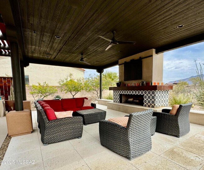 Building Photo - 11096 N Pusch Ridge View Pl
