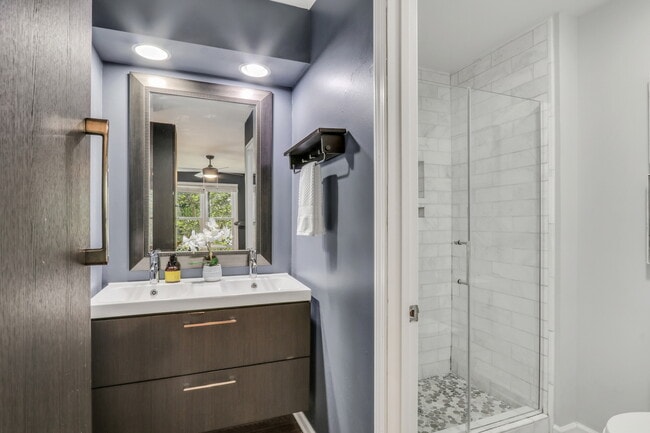 Building Photo - 215 Coventry Cir