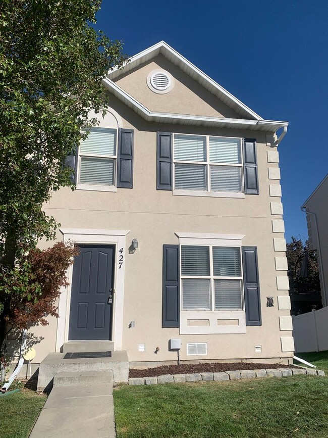 Primary Photo - Draper Town Home w/3 bed, 2 1/2 bath and g...