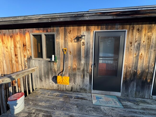 Building Photo - 1268 Meadow Rd