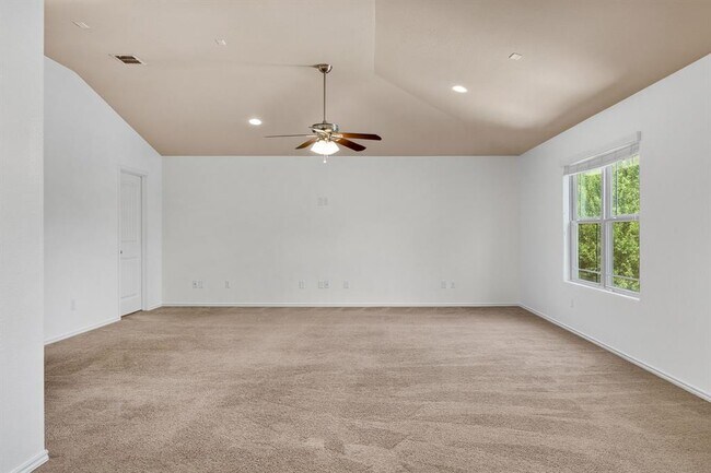 Building Photo - 2627 Garlic Creek Dr