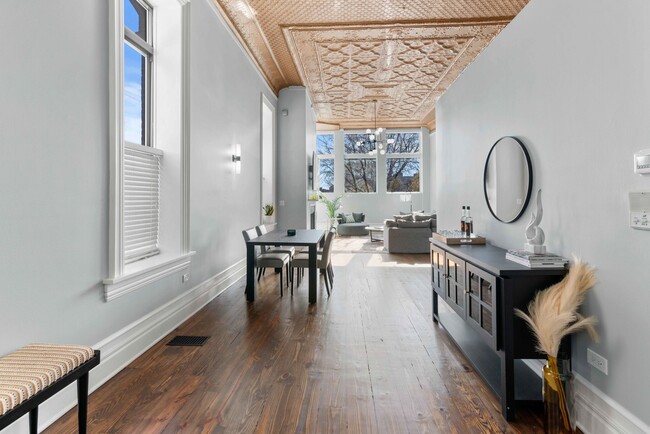 Building Photo - 1400 W Chestnut St