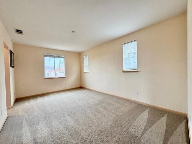 Building Photo - Spacious 4BR / 2.5BA Home in Prime Pittsburgh CA Location