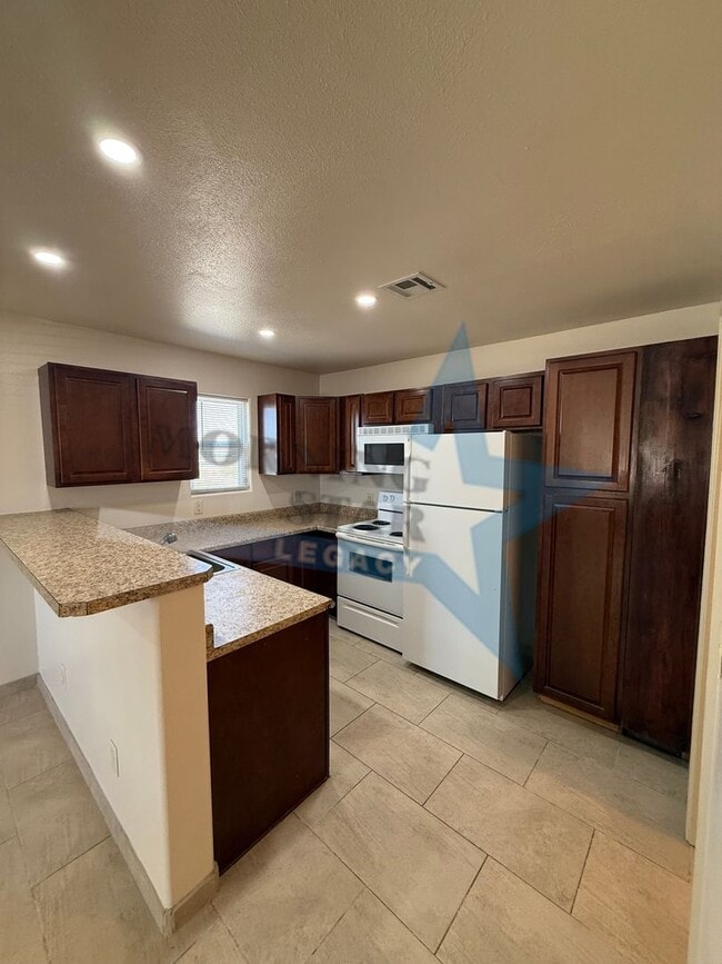 Building Photo - 2-Bedroom Townhome Apartment - Available Now!