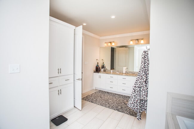 Building Photo - 23 Wilshire Blvd