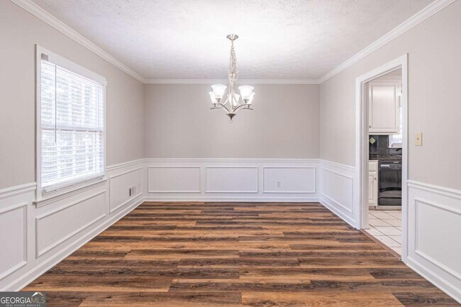 Building Photo - 736 Singley Dr