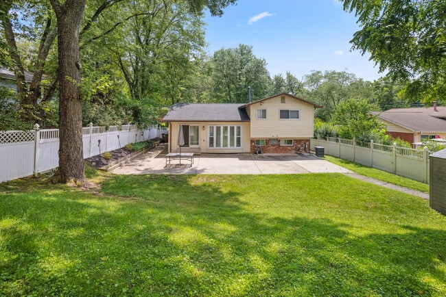 Building Photo - Gorgeous Central Single Family in Heart of Rockville