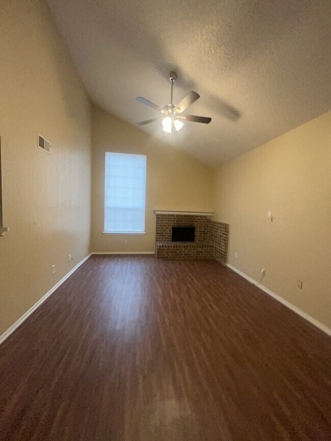 Building Photo - 4376 Hulen Cir E