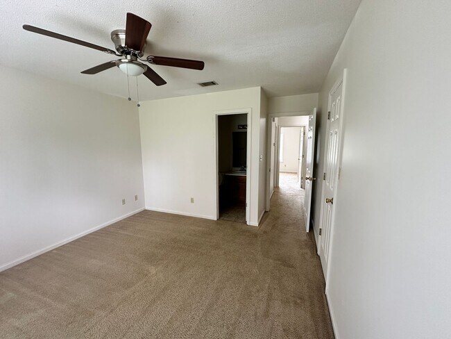 Building Photo - 6119 B Vinnie Dr