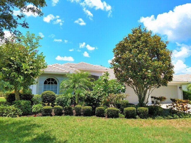 Building Photo - Annual Rental: Luxurious 4 Bedroom 3 bath POOL home in Woodlands of Rivendell! Just Blocks form P...