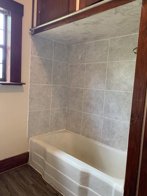 Building Photo - 605 E Main