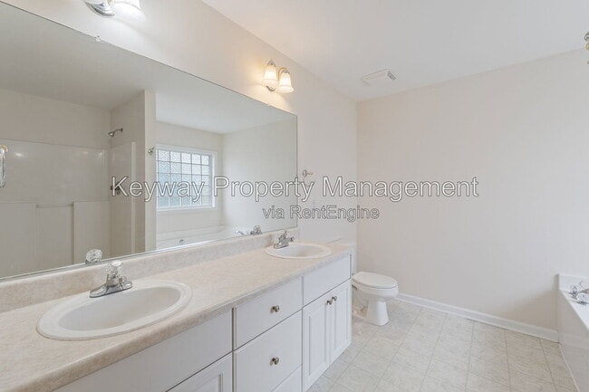 Building Photo - 3495 Essex Pl