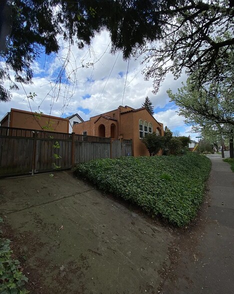 Driveway - 7955 SE Milwaukie Ave