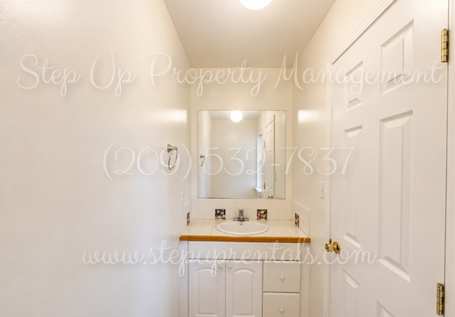 Building Photo - 21767 Longeway Rd