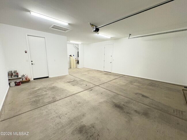 Building Photo - 10237 E Iron Horse Trail