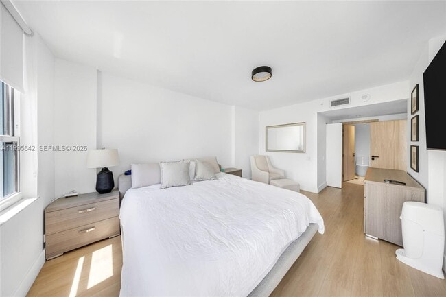 Building Photo - 701 Brickell Key Blvd