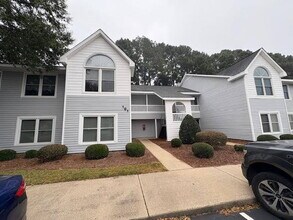 Building Photo - "Cozy Elegance Awaits: 1-Bedroom Condo wit...