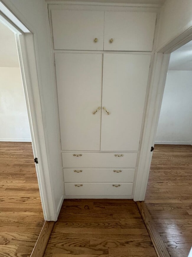 Building Photo - 1201 W Elm St