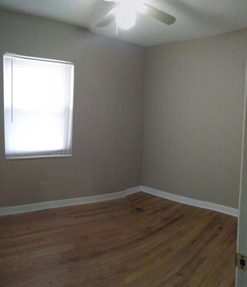 2nd bedroom/ office - 455 39th Ave N