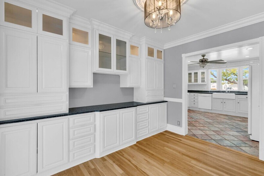 Building Photo - 4220 Los Coyotes Diagonal