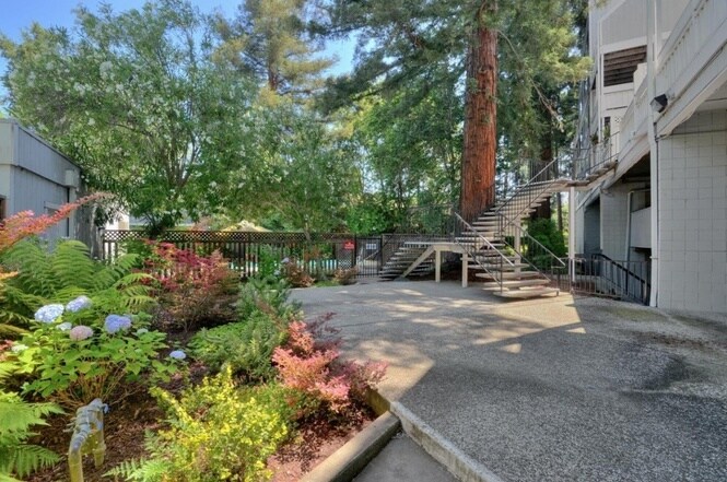 Building Photo - 725 Mariposa Ave.