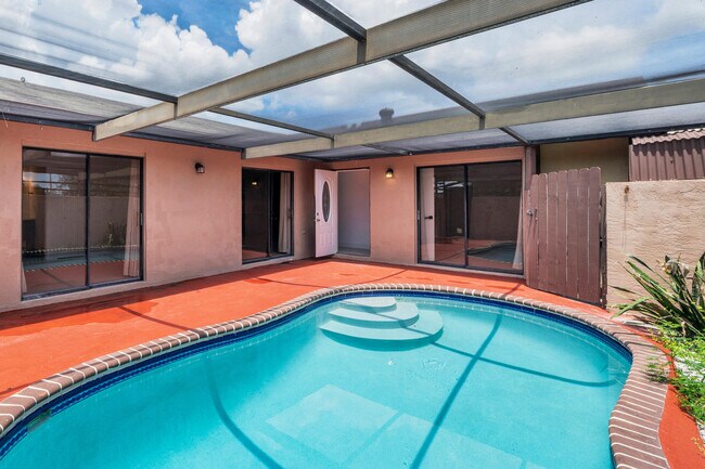 Building Photo - 4757 Sunny Palm Cir
