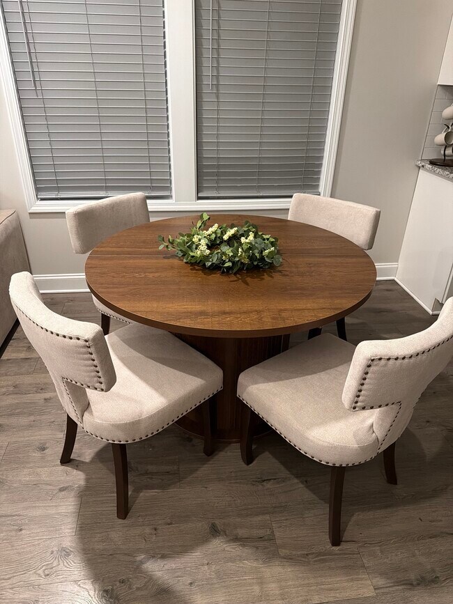 Building Photo - 6690 Eastbrook Ave SW