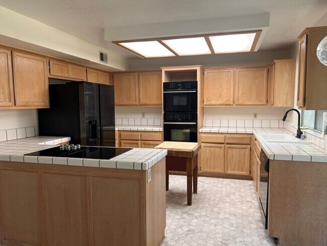 Building Photo - Exceptional Viborg Estates Home Near Downtown Solvang