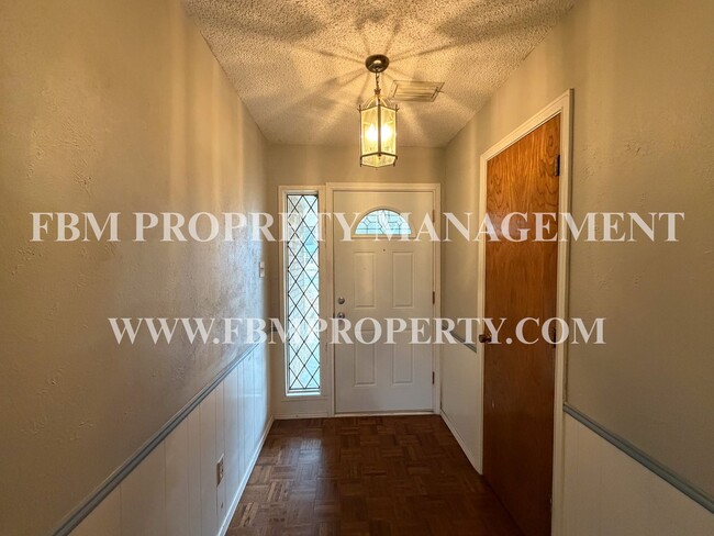 Building Photo - 1103 Scarlet Oaks Cir