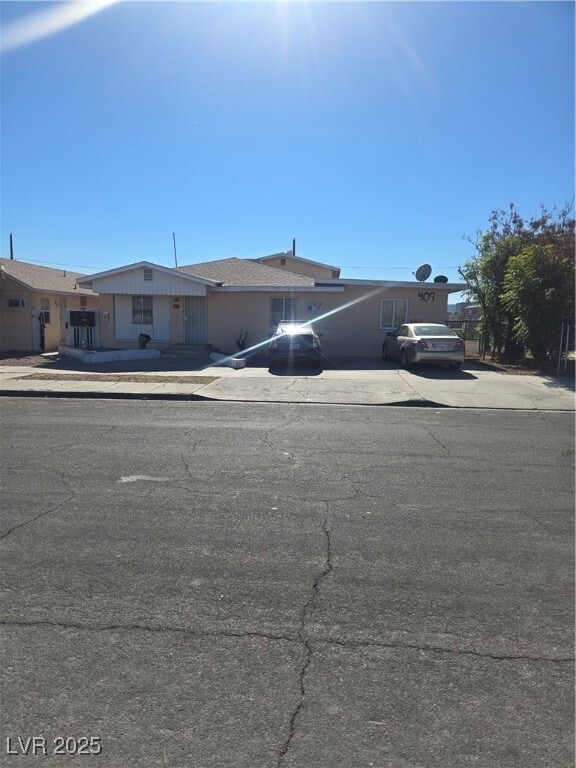 Building Photo - 409 W Van Buren Ave