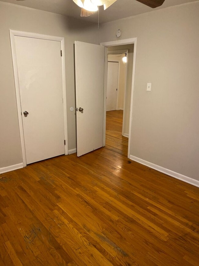 Building Photo - 3 bedroom single family home with huge bon...