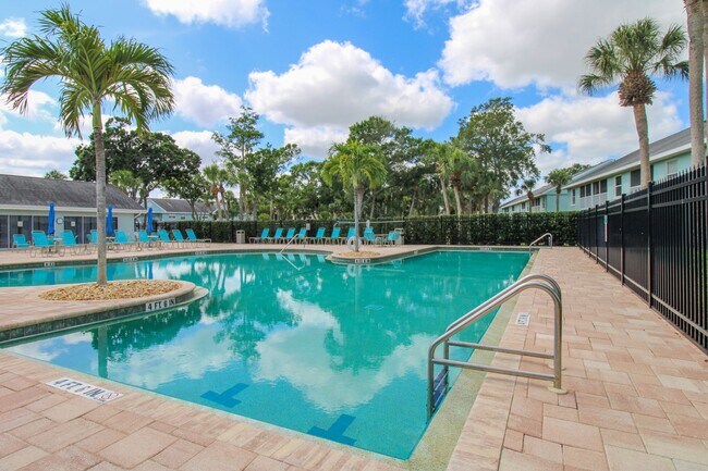 Building Photo - 2/2 REMODELED UNFURNISHED CONDO 1ST FLOOR ...