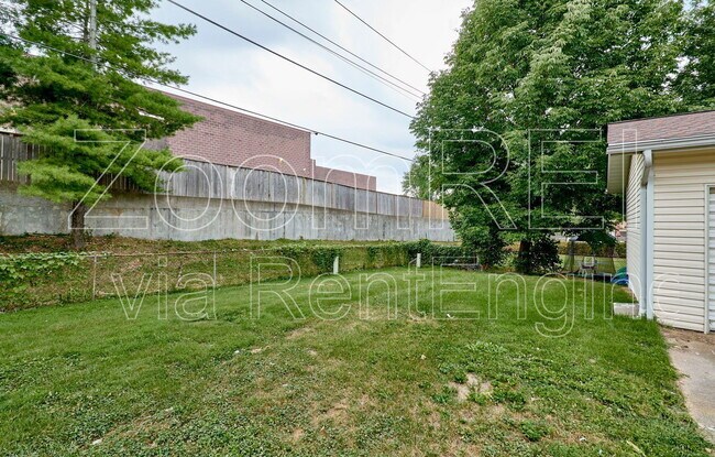Building Photo - 2400 E Humes Ln