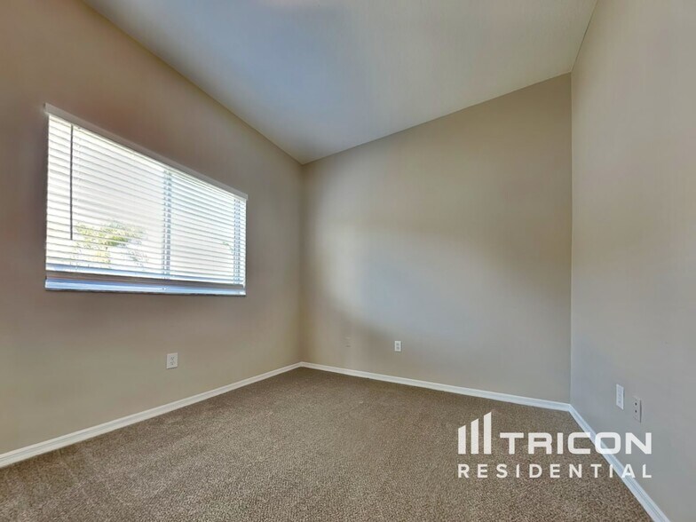Building Photo - 1504 Canoe Dr