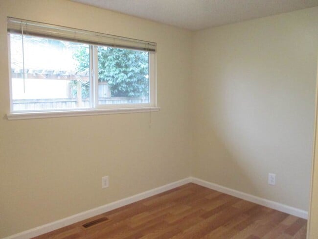Building Photo - Delightful 3 Bedroom, 1 Bathroom Home in Tacoma