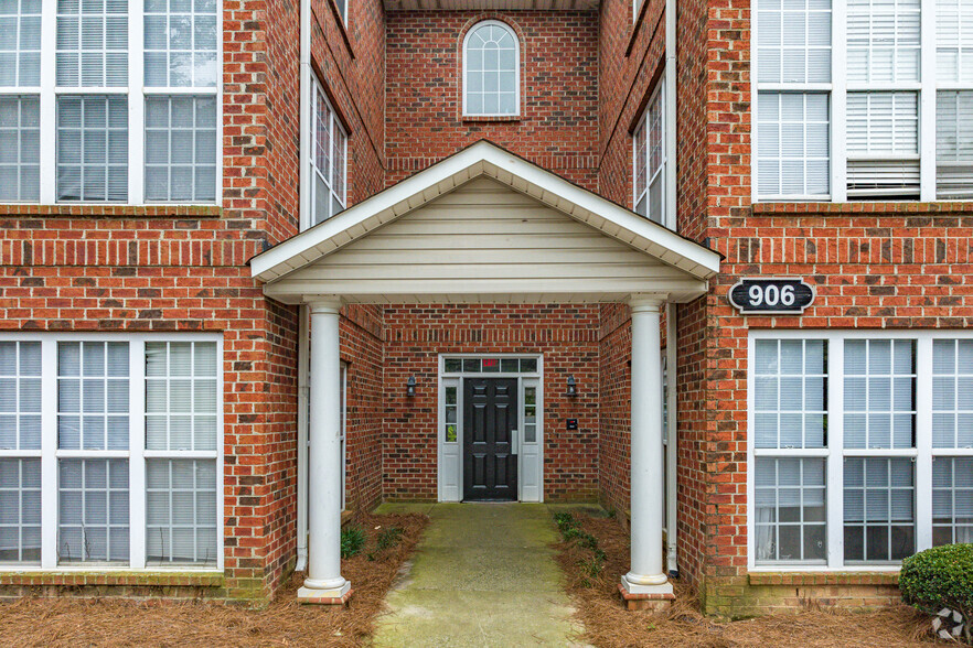 Entrance - Elevation Station at Howard