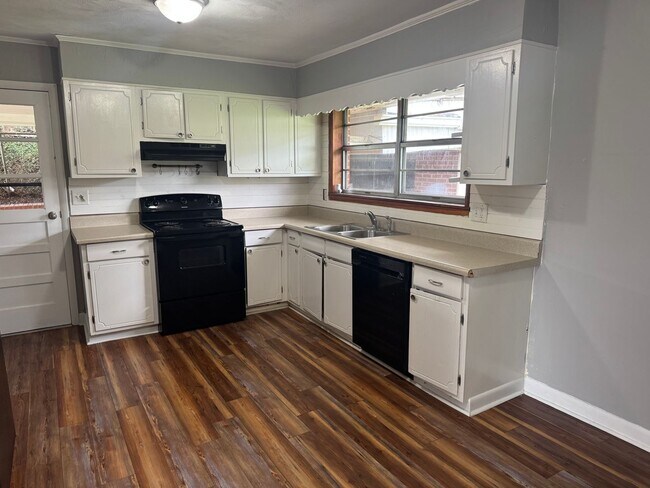 Building Photo - 3 Bedroom, 2 Bathroom Home located in Greeneville, TN