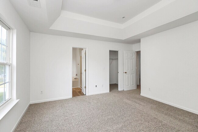 Building Photo - 1215 McAllister Dr