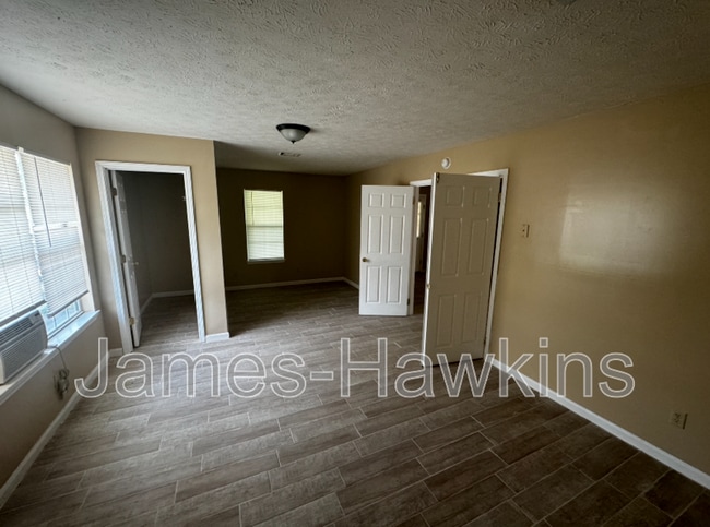 Building Photo - 940 Pebblebrook Dr