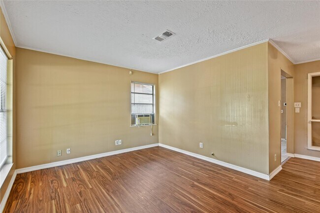 Building Photo - 2817 Lancaster Ln